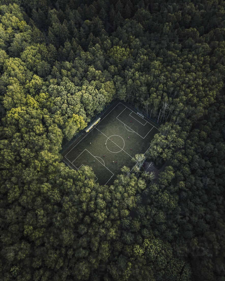 terrain-foot-forêt